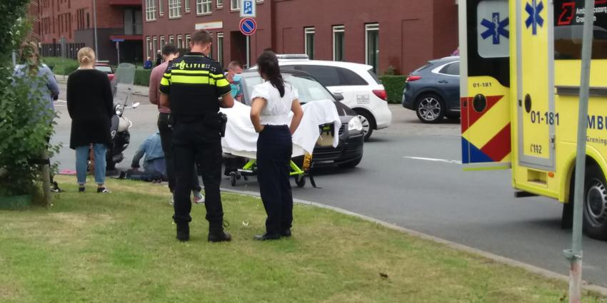 Hulpverleners helpen bij ongeval