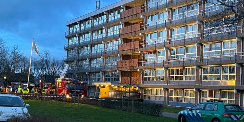 Hulpdiensten ter plaatsen bij flatbrand