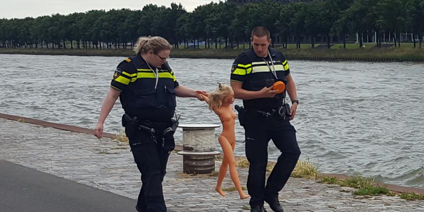 Politie redt pop uit Amsterdam Rijnkanaal