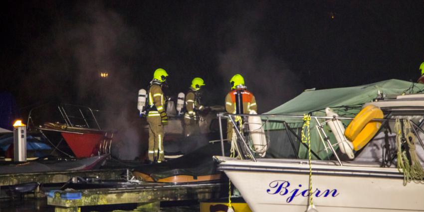 Brand verwoest boot in Vlaardingen