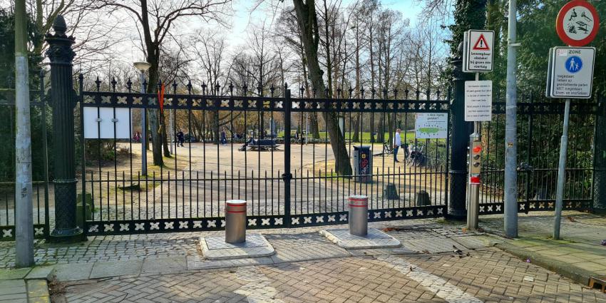 Zij-ingang Vondelpark afgesloten