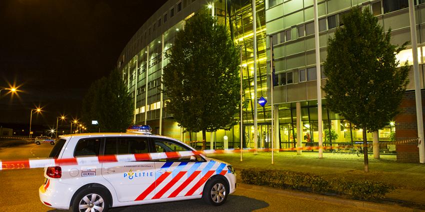 Mogelijk explosief bij politiebureau Den Bosch, EOD onderweg