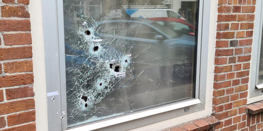 Kogel inslagen bij woning aan Vechtstraat