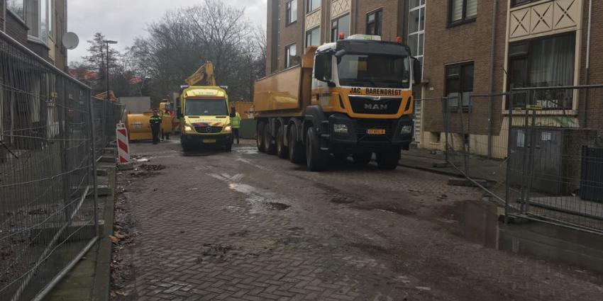 Werknemer komt klem te zitten tussen bouwmateriaal