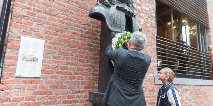 Kranslegging door burgemeester Koen Schuiling