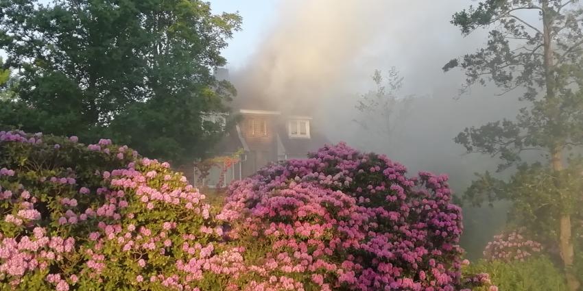Rookontwikkeling uit woning aan Meerkoetlaan in Paterswolde