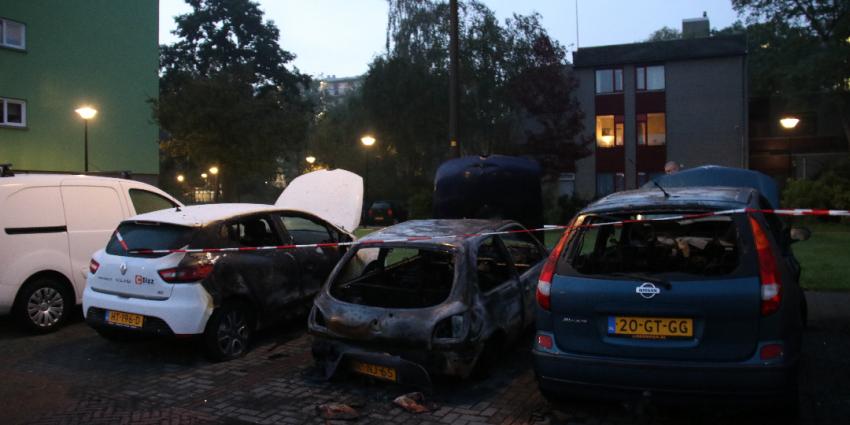 Drie wagens in brand in Schiedam