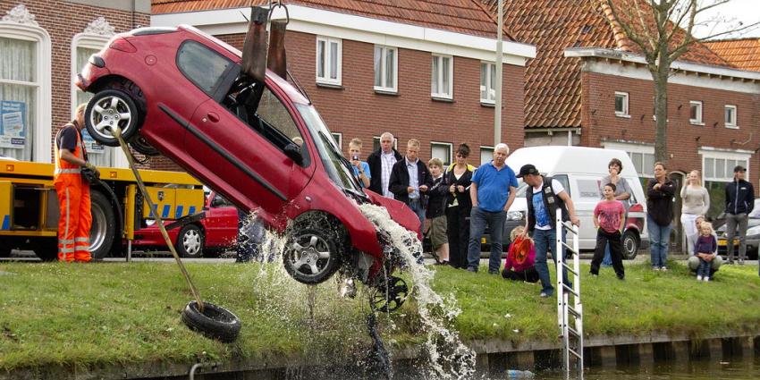 Foto van auto te water in Wildervank | Stichting VIP | www.parkstadveendam.nl