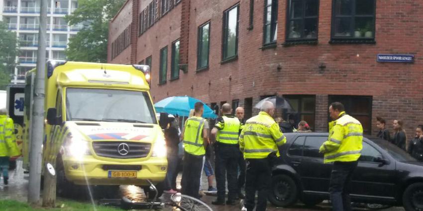 Fietser (11) aangereden door automobilist