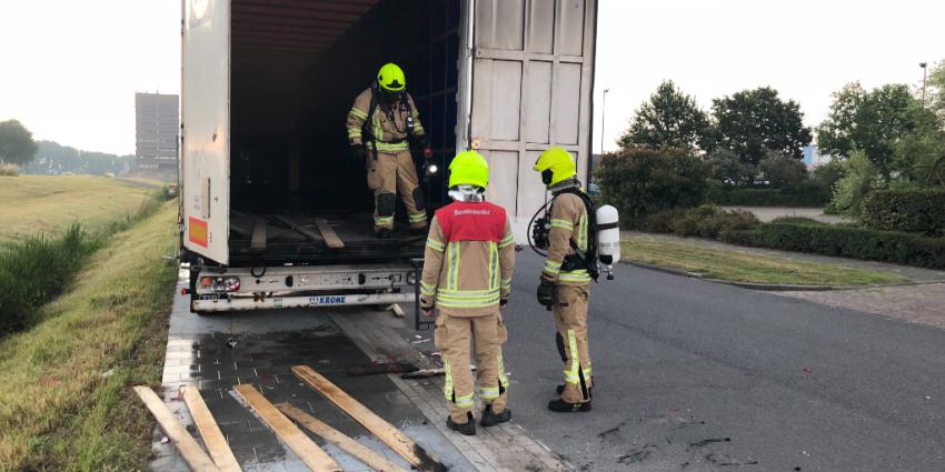 Vernielingen en trailer in brand gestoken 