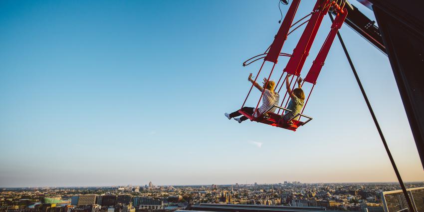 Europa's hoogste schommels geopend in Amsterdam