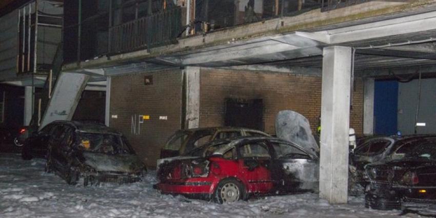 Vijf auto's in brand gestoken in Vlaardingen 