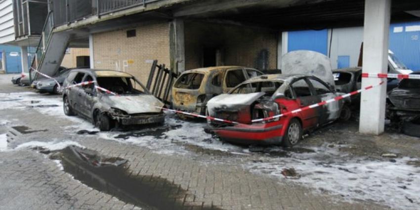 Vijf auto's in brand gestoken in Vlaardingen 