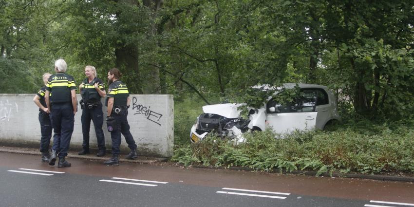 Auto tegen brug