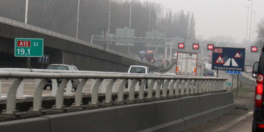 Baby op drukke snelweg A13 geboren