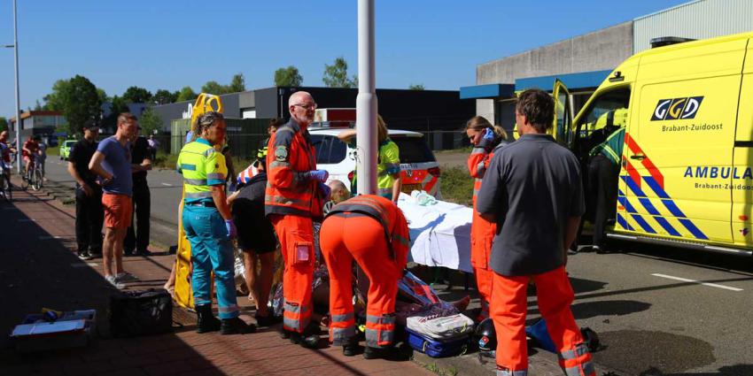 Pizzabezorger gewond na botsing op paal in Best