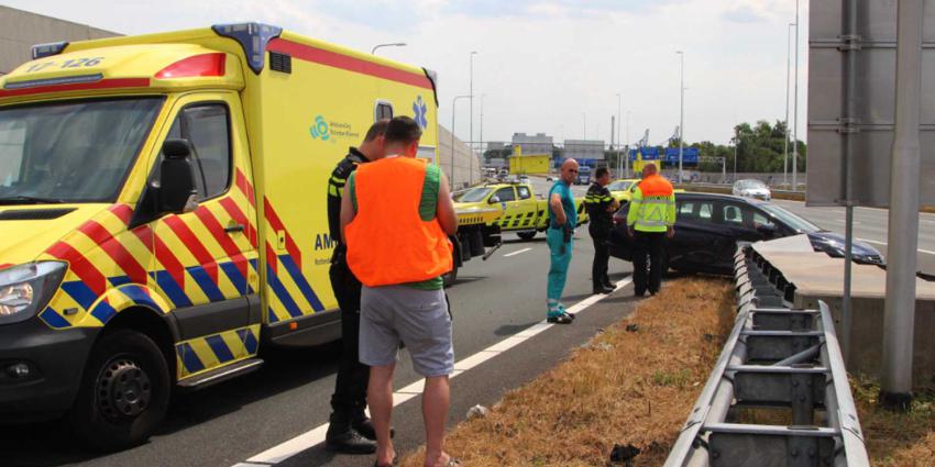 Auto knalt op rimob na aanrijding