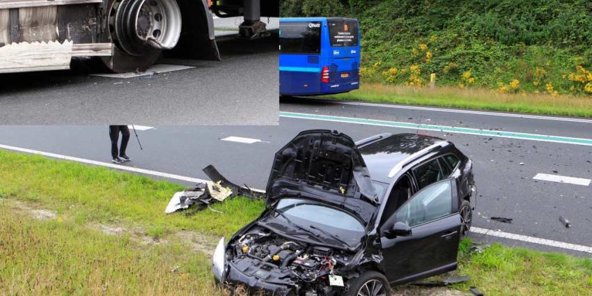 Drie voertuigen beschadigd bij aanrijding op N34