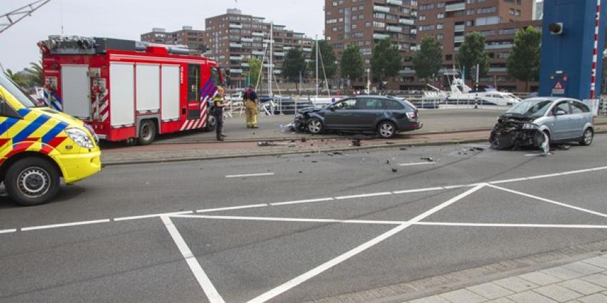 Flinke ravage na aanrijding met drie auto's 