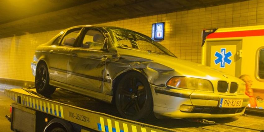 Politie zoekt vrachtwagenchauffeur na aanrijding Beneluxtunnel