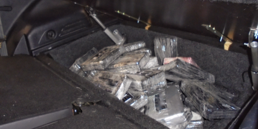 Douane vindt 26 kilo cocaïne in verborgen ruimte auto