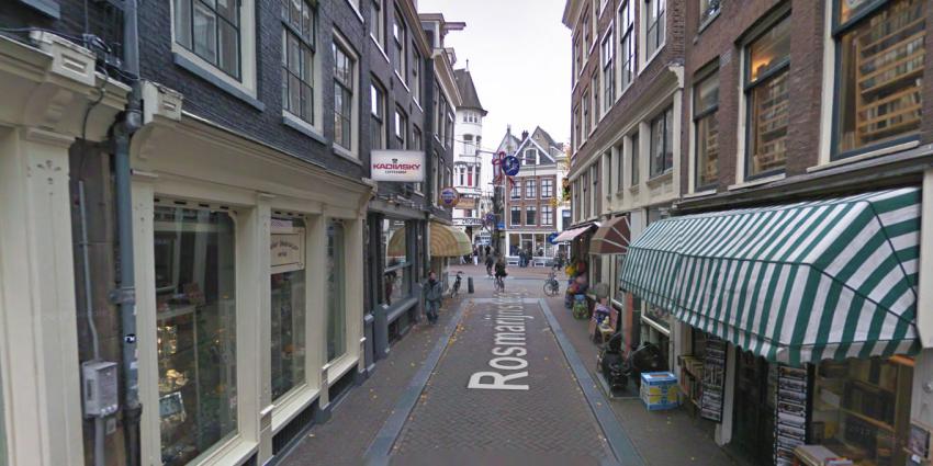 Naakte man valt uit raam Amsterdam en overlijdt