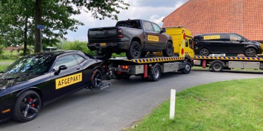 Politie rolt drugskwekerij op en neemt drie auto’s in beslag