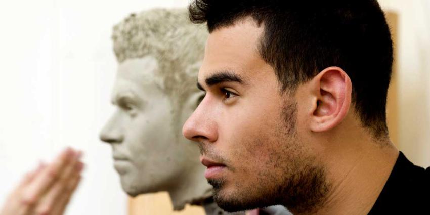  Afrojack poseert voor beeldhouwers Madame Tussauds