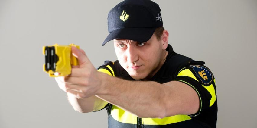 Agent met taser