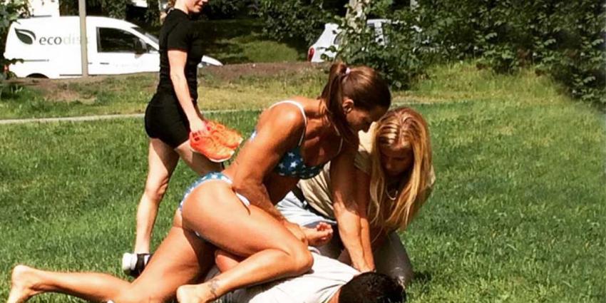Zweedse agente in bikini werkt gsm-dief naar de grond