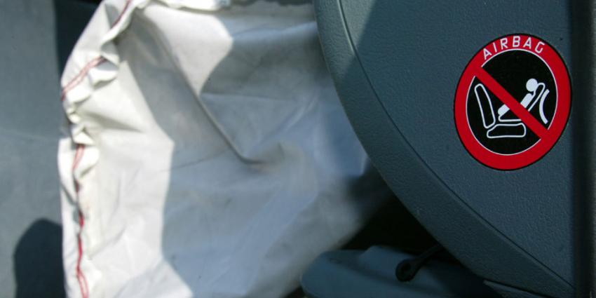Dieven roven tientallen airbags uit auto&#039;s in Veenendaal