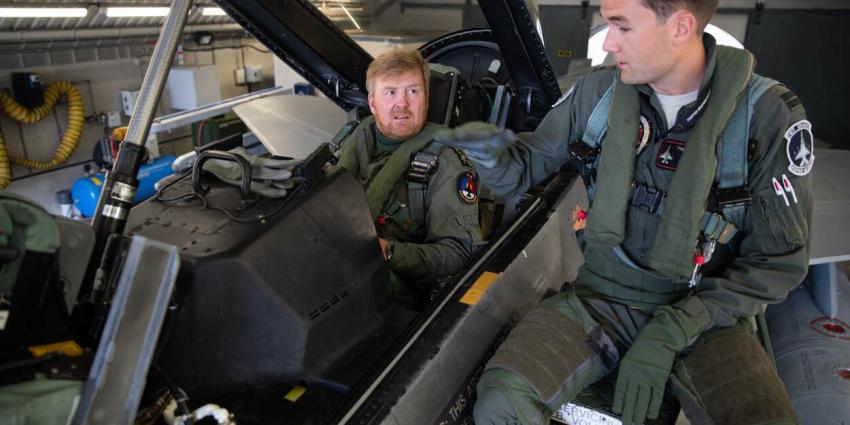 Koning Willem-Alexander maakt trainingsvlucht in F-16