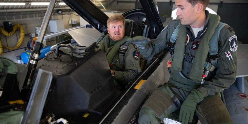 Koning Willem-Alexander maakt trainingsvlucht in F-16