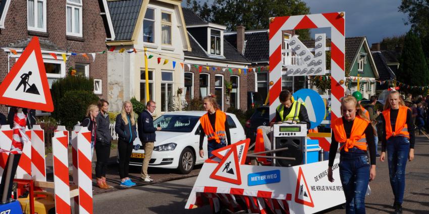 Veel belangsteliing voor allegorische optocht in de Knipe