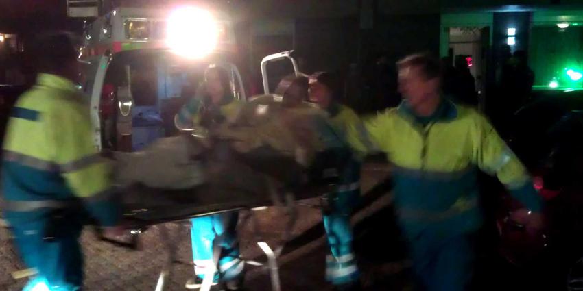 Zwaargewonde na steekincident in woning, drie aanhoudingen