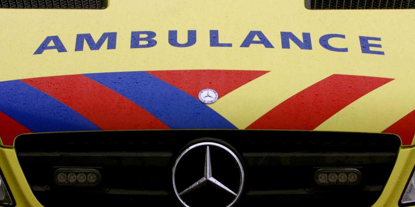 Verwarde man bedreigt ambulancepersoneel met mes
