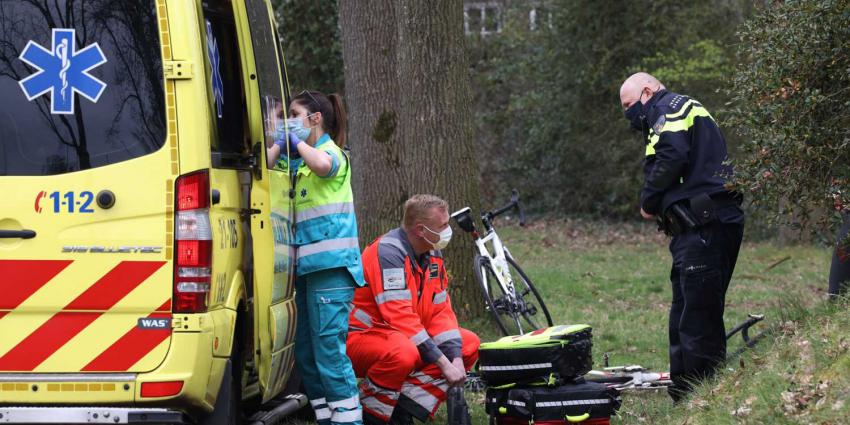 ambulance-wielrenner-gewond