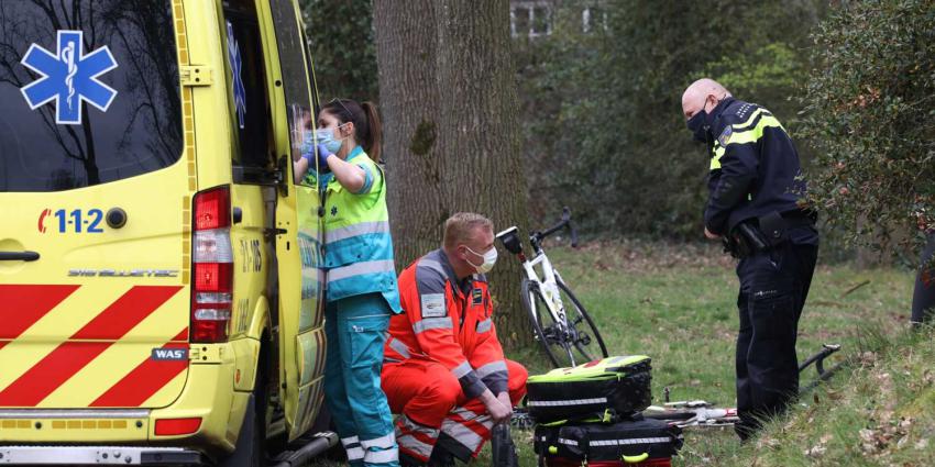 ambulance-wielrenner-gewond