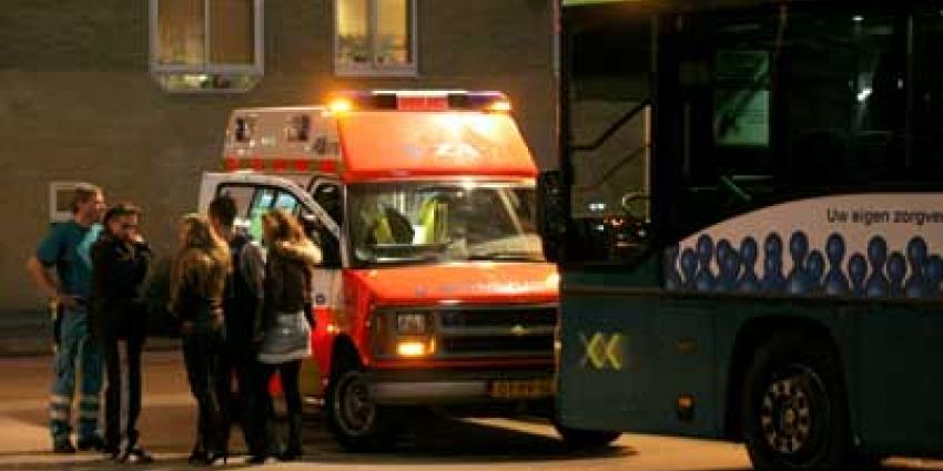 Fot ovan ambulance bij bus op station | Archief EHF