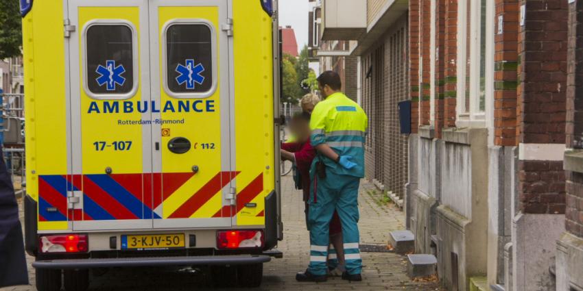 Foto van ambulance bejaarde | Flashphoto | www.flashphoto.nl