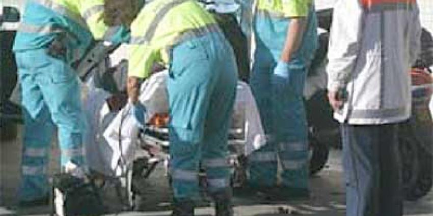 Dode bij aanrijding tussen auto en touringcar met 60 kinderen