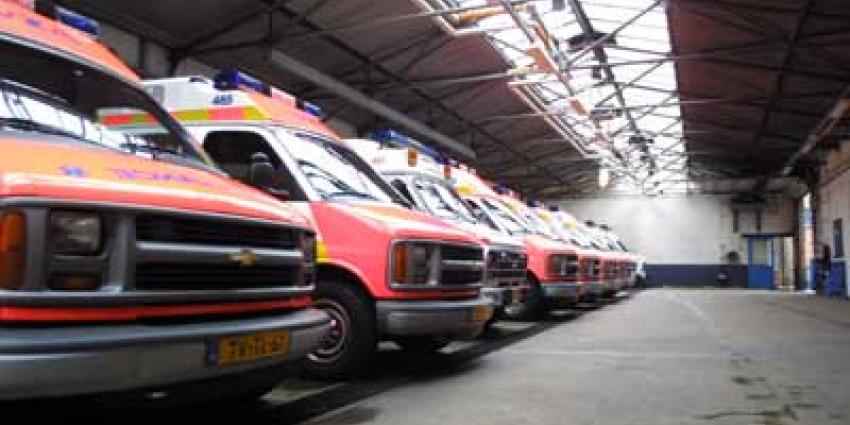 Foto van ambulances in garage | Archief EHF