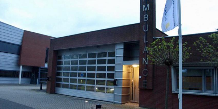 man, verwonde arm, steekpartij, ambulancepost, boxtel 