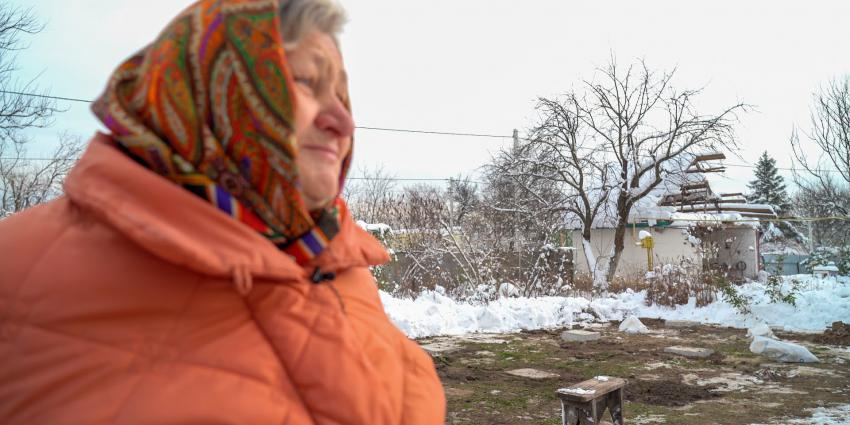 Oekraïense vrouw in de sneeuw