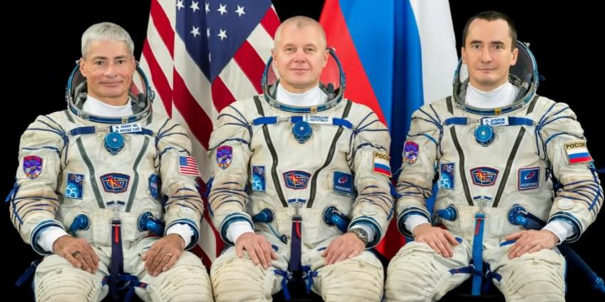 Haiku Kritiek ballon Ook oorlog in de ruimte'' Rusland dreigt Amerikaanse astronaut achter te  laten in ruimtestation ISS | Blik op nieuws