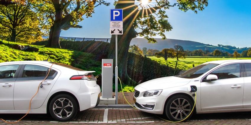 'Benzine en diesel duurder om subsidie elektrische auto's te financieren'    
