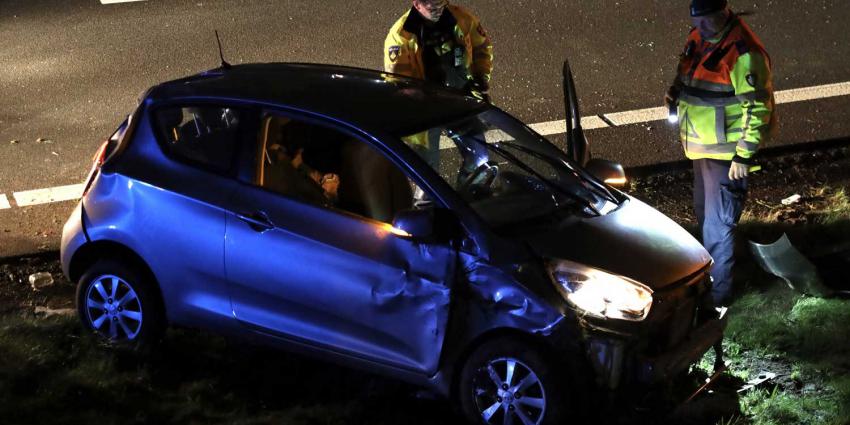 auto-geluidswal-botsing-snelweg