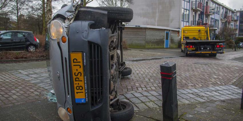 Omstanders zagen de bestuurder vervolgens het voertuig verlaten en weglopen. Getuigen verklaarden dat de chauffeur mogelijk onder invloed van alcohol was. Er raakte in de woonwijk niemand gewond. De bestuurder zal worden opgespoord en mag zich tegenover d