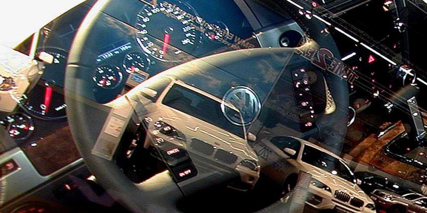 Witwasonderzoek levert 18 dure auto's en oldtimers, 2 chalets en hotel op