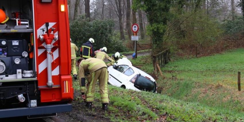 Auto in sloot bij Anloo, een gewonde  